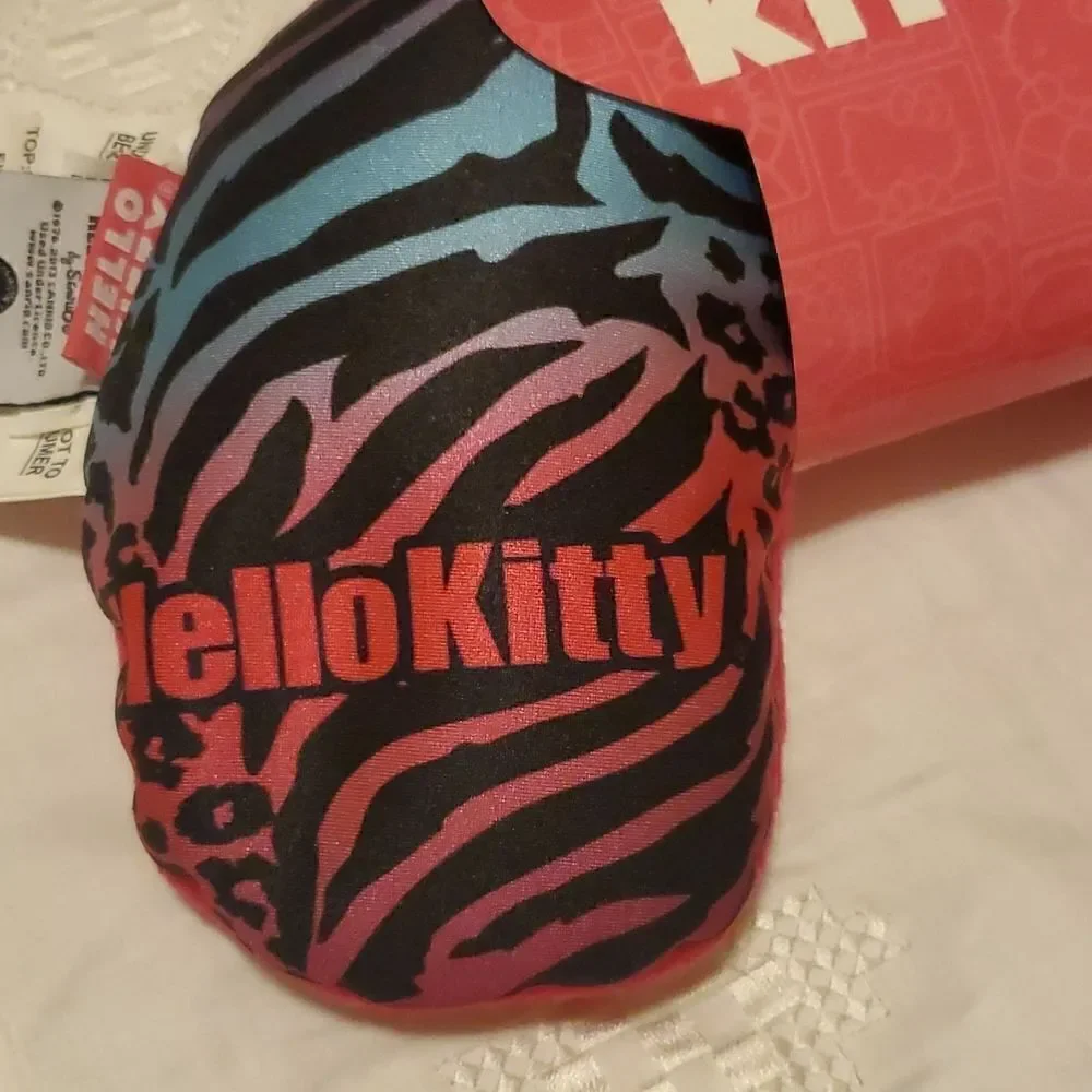 ‎HELLO KITTY Neck Pillow by Sanrio